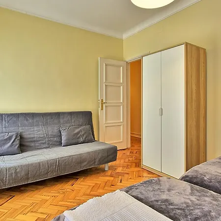 Almirante 2 Four Bedrooms Lisbon Exterior photo