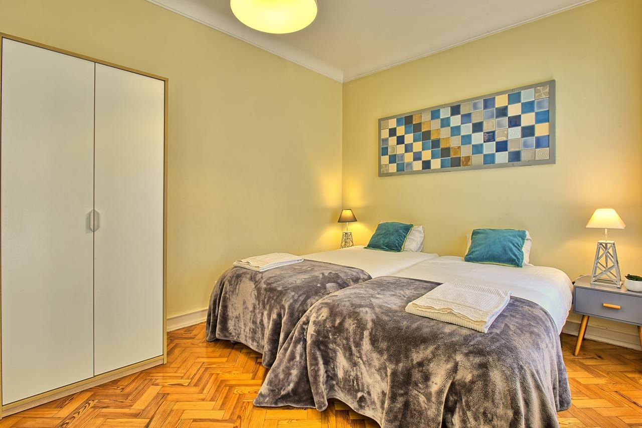 Almirante 2 Four Bedrooms * Lisbon